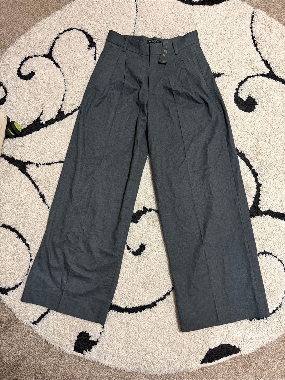 Banana Republic Women’s Wide-Leg Pleated Pants - Charcoal